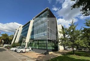 Location bureaux Lyon 8 - Proche métro, périphérique et gare Part-Dieu