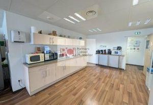 Vente bureaux Nîmes - Parc Georges Besse, proche gare TGV et autoroute
