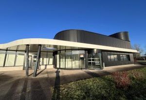 Local d'activité à louer Elancourt - Proximité bus et autoroutes