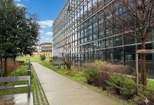 Location bureaux Lyon 7 - Proche métro B, tram T1, T6 et T10
