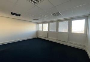 Location bureau Maurepas - Proche N10, N12, A12 et gare