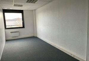 Bureaux à louer Saint-Quentin-Fallavier - Proximité gare, autoroute A43 et aéroport