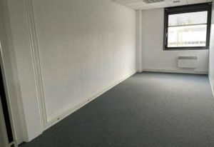 Bureaux à louer Saint-Quentin-Fallavier - Proximité gare, autoroute A43 et aéroport