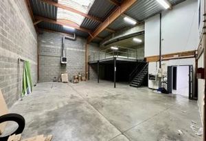 Activité/Entrepôt à vendre - 1307 m²