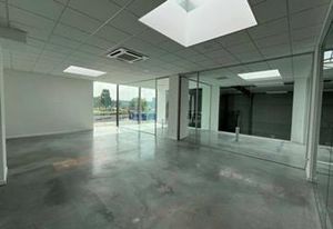 Location entrepôt Carvin - 7,50 m de hauteur sous plafond