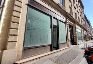 Location bureau Paris 10 - Double accès rue et hall d'immeuble