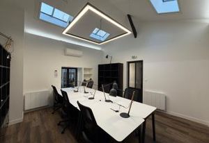 Location bureau Paris 17 - Proche Saint-Lazare et rue de Lévis