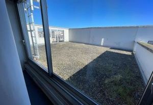 Location bureaux Paris 10 - Immeuble de standing avec gardien