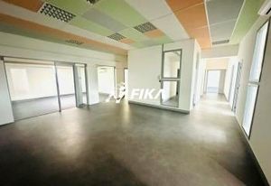 Location bureaux Artigues-près-Bordeaux - Tram A et bus proches