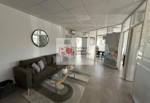 Location bureaux Nîmes - Proche A9, gare et bus