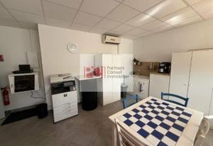 Location bureaux Nîmes - Proche A9, gare et bus