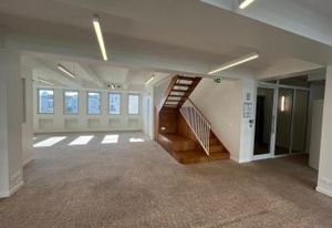 Location bureaux duplex Paris 15 - Métro Dupleix et Bir Hakeim