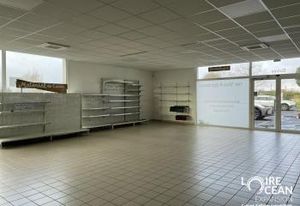 Location local commercial Vallet - Bd d'Alcester face Super U