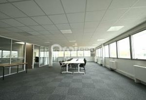 Location bureaux Bron - Proche de Lyon, accès rapide par la D383