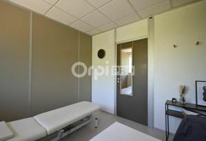 Bureaux à louer Bron - Accès PMR, ERP et bus ligne 26