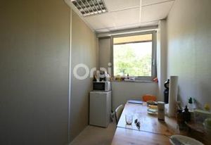 Bureaux à louer Bron - Accès PMR, ERP et bus ligne 26