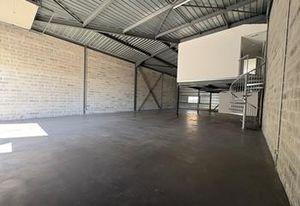 Location entrepôt Le Taillan-Médoc - Proche Bordeaux/Lacanau