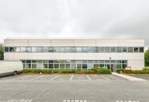 Vente cellules d'activité Persan - Parc arboré près A16