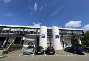 Location local d'activité Élancourt - Accès PL sécurisé