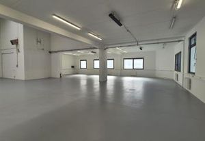 Location locaux rénovés Champs-sur-Marne - Parc clos sécurisé