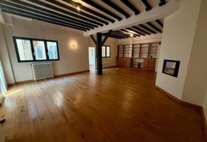 Location local commercial atypique Paris 5e - Cour Larrey