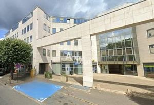 Location bureaux Avon - Rue à fort passage, transports proches