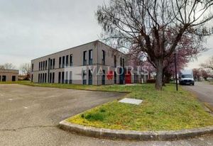 Bureaux à louer Vénissieux - Parc tertiaire réhabilité proche périphérique