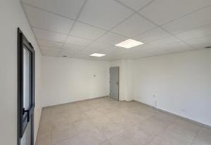 Vente bureau Lorgues - Pôle santé, accès PMR
