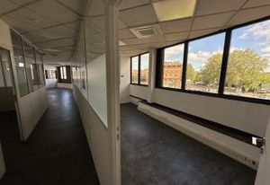 Location bureaux Toulouse Saint-Cyprien - Métro et commodités à proximité