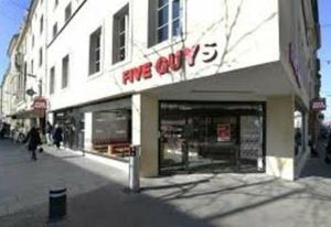 Location local commercial Nancy hyper-centre - Angle rue