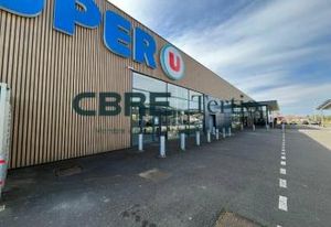 Location local commercial neuf Savigné-sur-Lathan