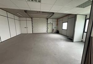 Bureaux à vendre Vaugneray - Parkings extérieurs et potentiel d'agrandissement