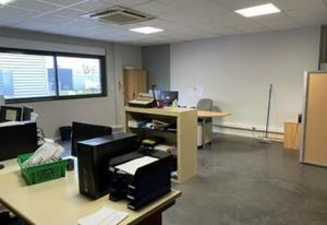Location bureaux Launaguet, proche Toulouse, 8 places de parking