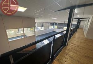 Vente bureaux Mondouzil, proche bus et autoroutes, terrain clos et sécurisé