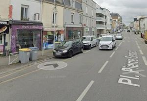 Location local commercial Rezé - Place Pierre Semard