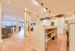 Bureaux à louer Paris 9 - Calme et verdure près métro Anvers