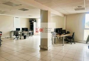 Vente bureaux Nîmes proche entrée autoroute A9