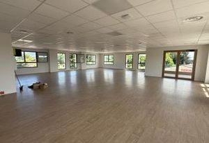 Location bureaux Tossiat - Proche A40 et RD 1075