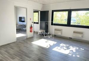 Bâtiment indépendant à vendre Lisses - Proche A6