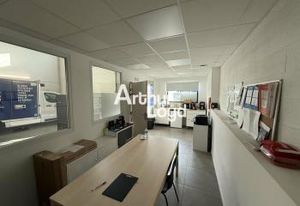 Locaux d'activité à louer Fréjus - Proche autoroute et 3 parkings