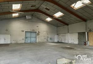Vente local d'activité Vallet - Quai de chargement et hauteur sous plafond