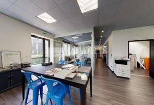 Bureaux à louer Limonest - Parc arboré proche A6 et bus