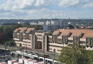 Location bureaux Rouen - Métro St Sever et centre commercial
