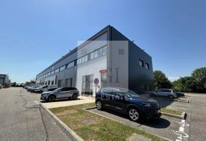Local d'activité à louer Meyzieu - Bureaux aménagés