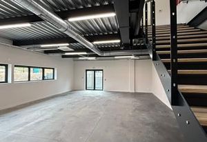Location local d'activité Thurins - Bureaux et showroom