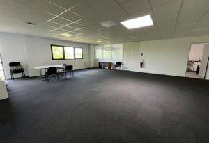 Location bureaux Bussy-Saint-Martin - 4 parkings privatifs