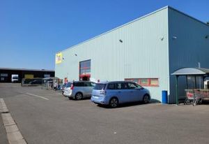 Bâtiment indépendant 600 m² Le Mans Sud
