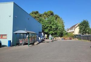 Bâtiment indépendant 600 m² Le Mans Sud