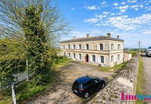 Vente bureaux Saint-Loubès centre proche église et commerces