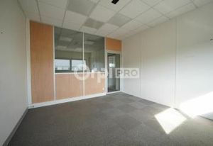 Location bureaux Saint-Priest - Proche Av. Charles de Gaulle et bus C25